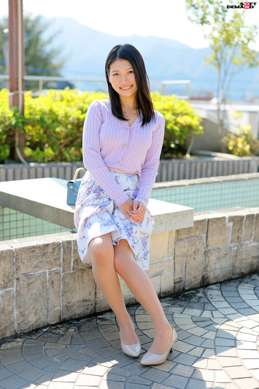 【初撮り】旦那公認10カ月の子持ち人妻22歳 褐色に肥大したエロ乳輪と赤黒く反り返った乳首からは母乳がシャーシャー吹き出す さらに潮吹き体質でビンカンドMセックス超好き りの【圧倒的4K映像でヌク!】 満島りの