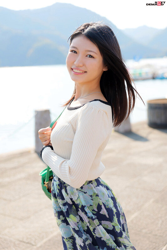 【初撮り】旦那公認10カ月の子持ち人妻22歳 褐色に肥大したエロ乳輪と赤黒く反り返った乳首からは母乳がシャーシャー吹き出す さらに潮吹き体質でビンカンドMセックス超好き りの【圧倒的4K映像でヌク!】 満島りの